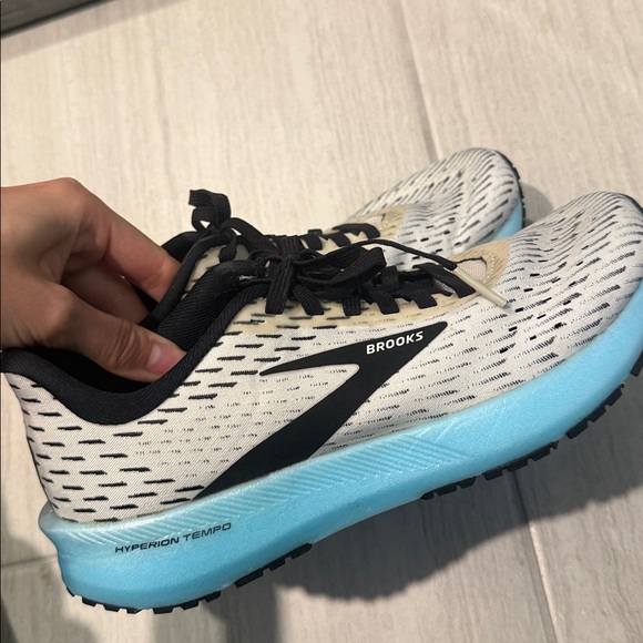 ⚡️⚡️Womens Brooks - Picture 3 of 7